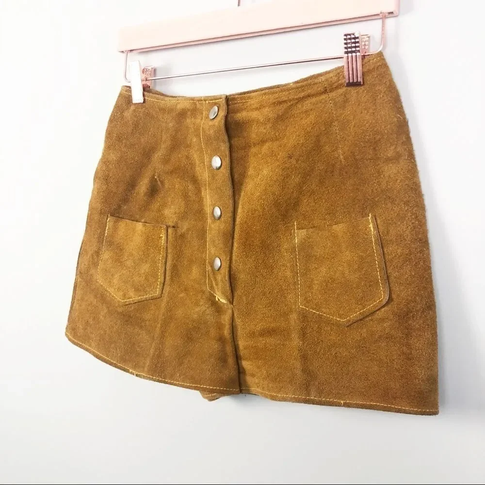 VINTAGE Tan Suede High Rise Shorts Snap Front Women’s Size 10